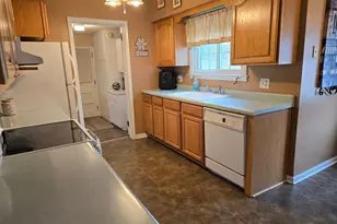 405 Clary Street W, Worthington, MN 56187 - Photo 10