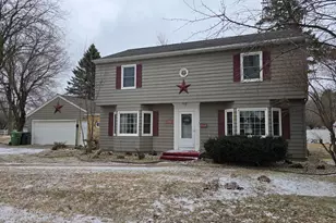 405 Clary Street W, Worthington, MN 56187 - Photo 2