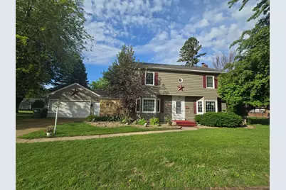 405 Clary Street W, Worthington, MN 56187 - Photo 2