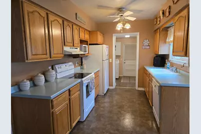 405 Clary Street W, Worthington, MN 56187 - Photo 12