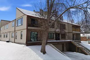 326 10th Ave S, Fargo,  58103 - Photo 2