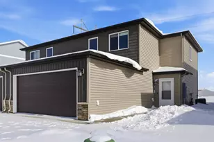 4304 Estate Dr S, Fargo, ND 58104 - Photo 2