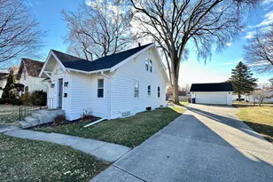 817 W Lincoln Ave, Fergus Falls, MN 56537 - Photo 2