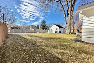 817 W Lincoln Ave, Fergus Falls, MN 56537 - Photo 4