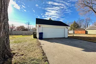 817 W Lincoln Ave, Fergus Falls, MN 56537 - Photo 6