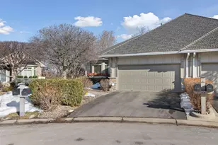 550 Waycliffe Dr N, Wayzata, MN 55391 - Photo 2