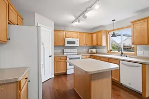 933 Basenji Curve, Shakopee, MN 55379 - Photo 8