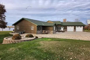 1653 Edgewater Dr, Lake Benton, MN 56149 - Photo 2