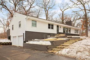 616 Kingsview Ln N, Plymouth, MN 55447 - Photo 2