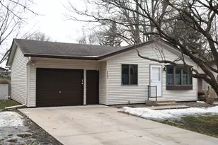 1121 4th St W, Hastings, MN 55033 - Photo 2