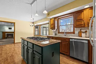 3588 Tiffany Ln, Shoreview, MN 55126 - Photo 6