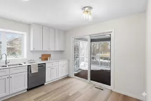 7890 Grinnell Ct E, Lakeville, MN 55044 - Photo 4