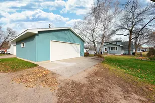 606 S 10th St, Olivia, MN 56277 - Photo 42