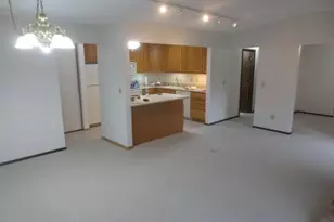 1160 Black Oaks Ln N, Plymouth, MN 55447 - Photo 4