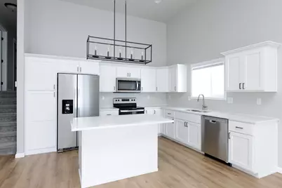 2387 Eagle Valley Drive S, Fargo, ND 58104 - Photo 4