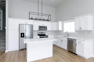 2387 Eagle Vly Dr S, Fargo, ND 58104 - Photo 4