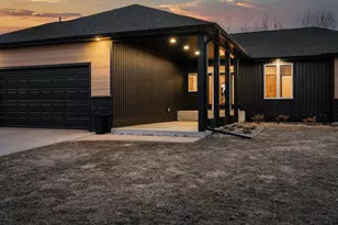 1602 26th St SW, Austin, MN 55912 - Photo 4