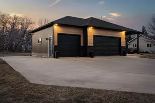 1602 26th St SW, Austin, MN 55912 - Photo 2