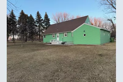 1025 Pershing Boulevard, Worthington, MN 56187 - Photo 6