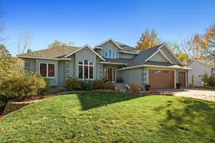 440 Elsie Inn, Mahtomedi, MN 55115 - Photo 2