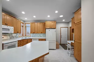 8867 Preserve Pl, Savage, MN 55378 - Photo 14