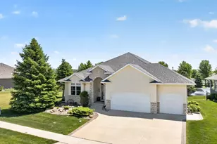 4063 Autumn Lake Ct SW, Rochester, MN 55902 - Photo 2