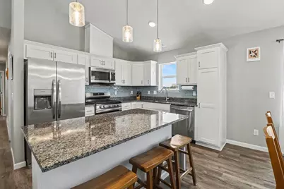 913 Mulberry Avenue NE, Montgomery, MN 56069 - Photo 6