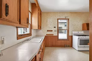 1070 Dale St N, Saint Paul, MN 55117 - Photo 6