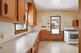 1070 Dale St N, Saint Paul, MN 55117 - Photo 6