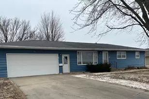 519 E Hollett St, Tracy, MN 56175 - Photo 1