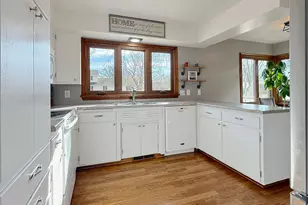 979 S Prairie Ave, Fairmont, MN 56031 - Photo 12