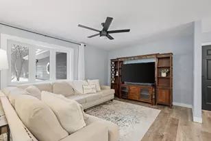 2129 Arkwright St, Maplewood, MN 55117 - Photo 10