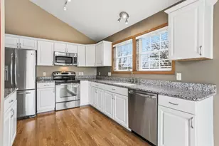 7506 Hampton Ln, Shakopee, MN 55379 - Photo 2