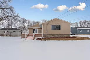 832 Home Pl, Faribault, MN 55021 - Photo 6