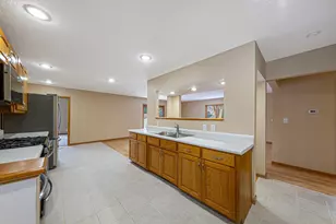 832 Home Pl, Faribault, MN 55021 - Photo 10