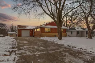 832 Home Pl, Faribault, MN 55021 - Photo 2