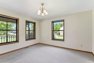 7953 Woodlawn Dr, Mounds View, MN 55112 - Photo 10