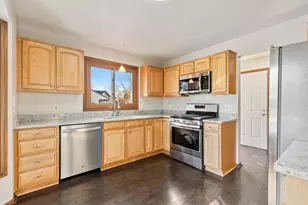 880 Lake Susan Dr, Chanhassen, MN 55317 - Photo 4