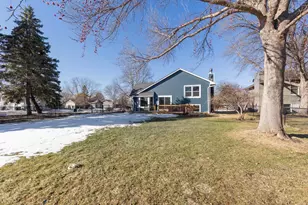 880 Lake Susan Dr, Chanhassen, MN 55317 - Photo 2