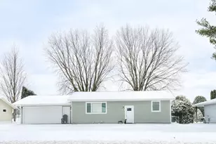 811 12th St E, Wabasha, MN 55981 - Photo 1
