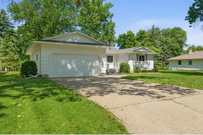 1224 S Ramsey Street, Blue Earth, MN 56013 - Photo 2