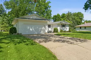 1224 S Ramsey St, Blue Earth, MN 56013 - Photo 2