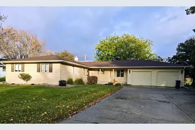 807 7th Avenue SE, Pipestone, MN 56164 - Photo 1