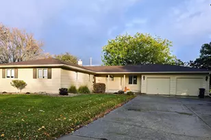 807 7th Ave SE, Pipestone, MN 56164 - Photo 1