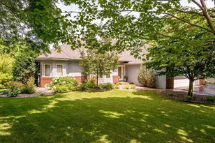 880 Vineland Ct, Chanhassen, MN 55317 - Photo 1