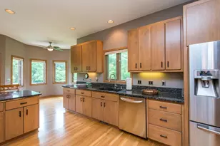 880 Vineland Ct, Chanhassen, MN 55317 - Photo 2