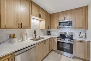 7601 W 101st St, Bloomington, MN 55438 - Photo 2