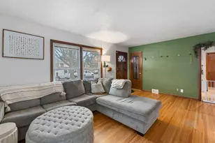 1673 Craig Pl, Saint Paul, MN 55119 - Photo 2