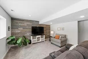 3721 Strawberry Ln, Chanhassen, MN 55331 - Photo 40