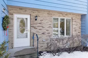 972 Lydia Dr W, Roseville, MN 55113 - Photo 2